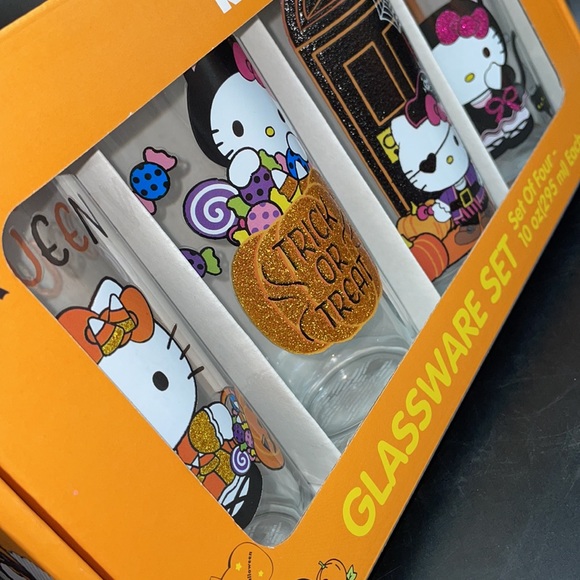 24HR DROP ⬇️ Hello Kitty Halloween Glass Set - Picture 2 of 6
